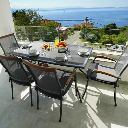 Val - Four Seasons Escape With Sea View And Swimming Pool