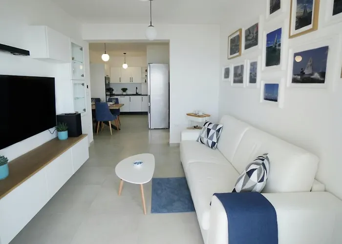 Val - Four Seasons Escape With Sea View And Swimming Pool *