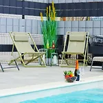 Апартаменты Val - Four Seasons Escape With Sea View And Swimming Pool Опатия