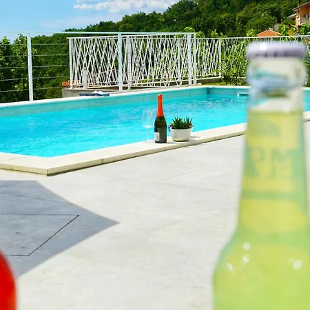 Apartment Val - Four Seasons Escape With Sea View And Swimming Pool Opatija