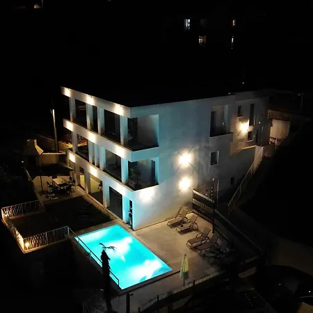 Val - Four Seasons Escape In Hillside 아파트 오파티아