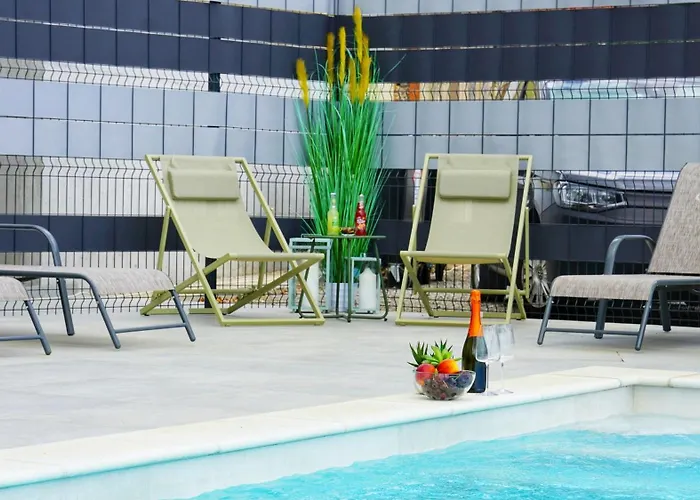 Апартаменты Val - Four Seasons Escape With Sea View And Swimming Pool Опатия