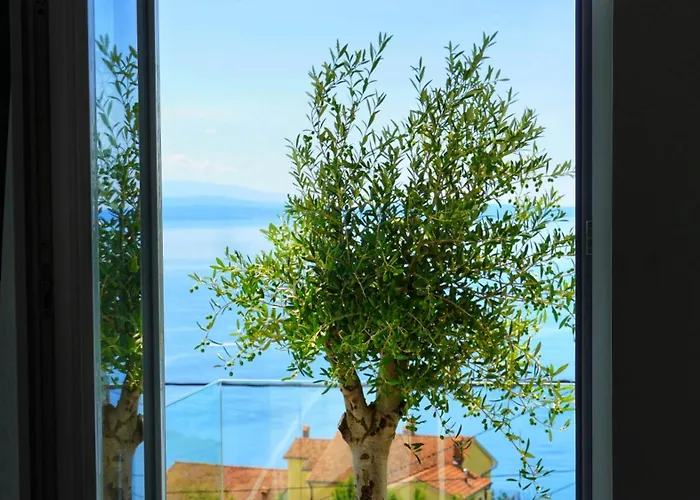 Апартаменты Val - Four Seasons Escape With Sea View And Swimming Pool