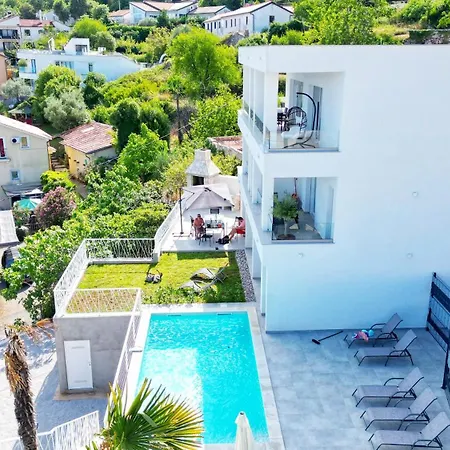 Val - Four Seasons Escape With Sea View And Swimming Pool 아파트