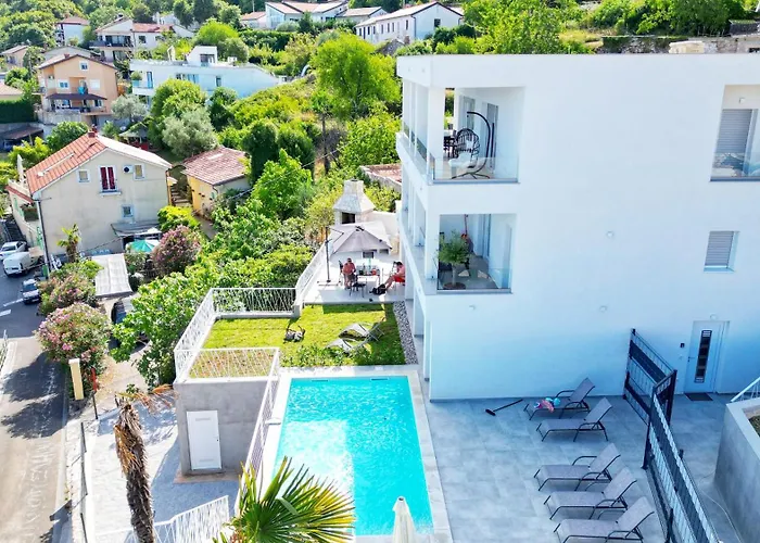 Val - Four Seasons Escape With Sea View And Swimming Pool 아파트