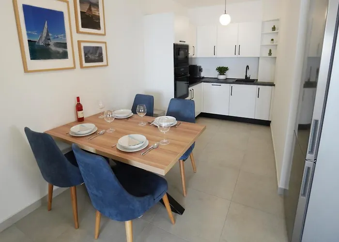 Val - Four Seasons Escape With Sea View And Swimming Pool 아파트 오파티아